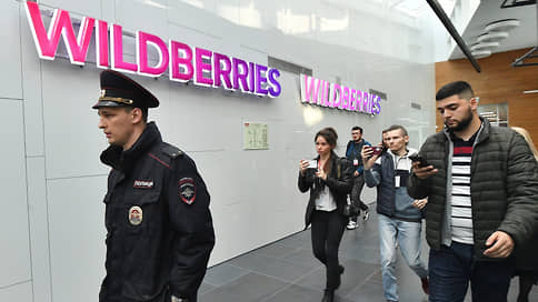 К офису Wildberries в Москве приехали восемь полицейских машин из-за митинга продавцов
