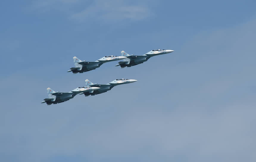 Истребители Су-27 