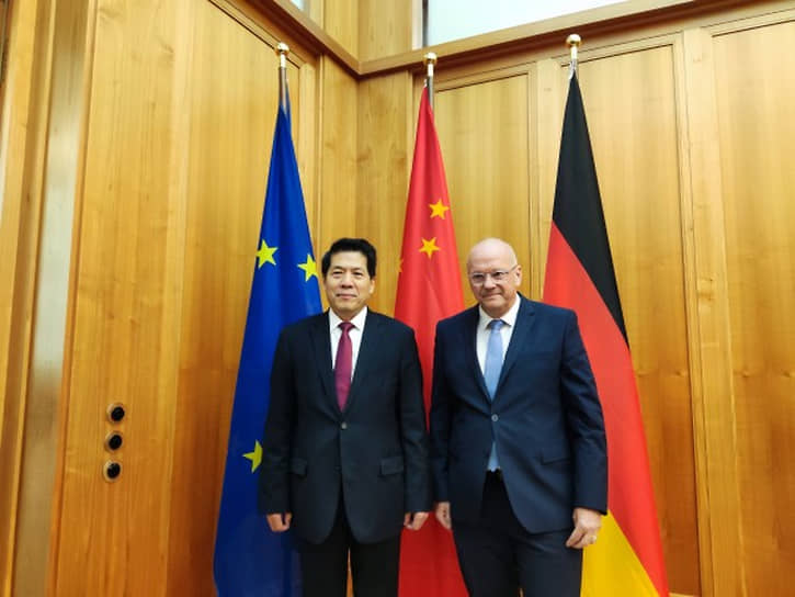 Спецпредставитель КНР по делам Евразии Ли Хуэй переговорах со статс-секретарем МИД Германии Андреасом Михаэлисом 