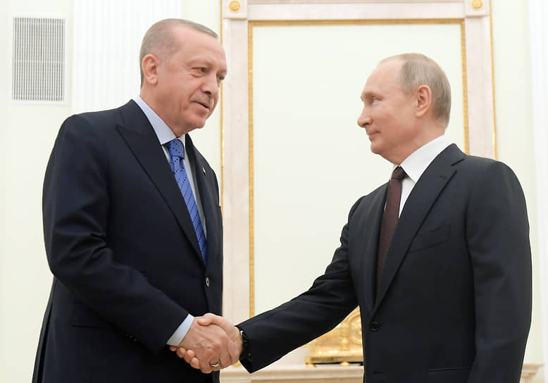 Реджеп Тайип Эрдоган (слева) и Владимир Путин во время переговоров в Кремле в 2020 году