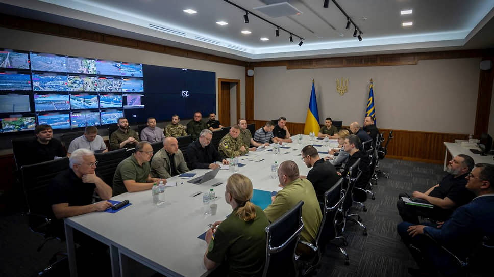 Зеленский опубликовал фото с экстренного заседания СНБО с Залужным
