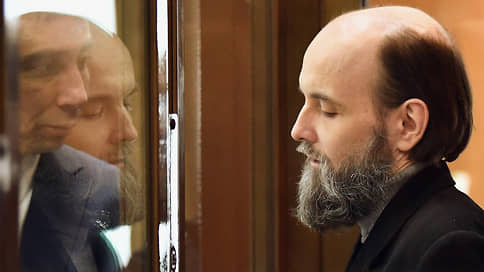 Суд приговорил к шести годам колонии Виталия Кольцова, бросившего бутылку с бензином в автозак Росгвардии