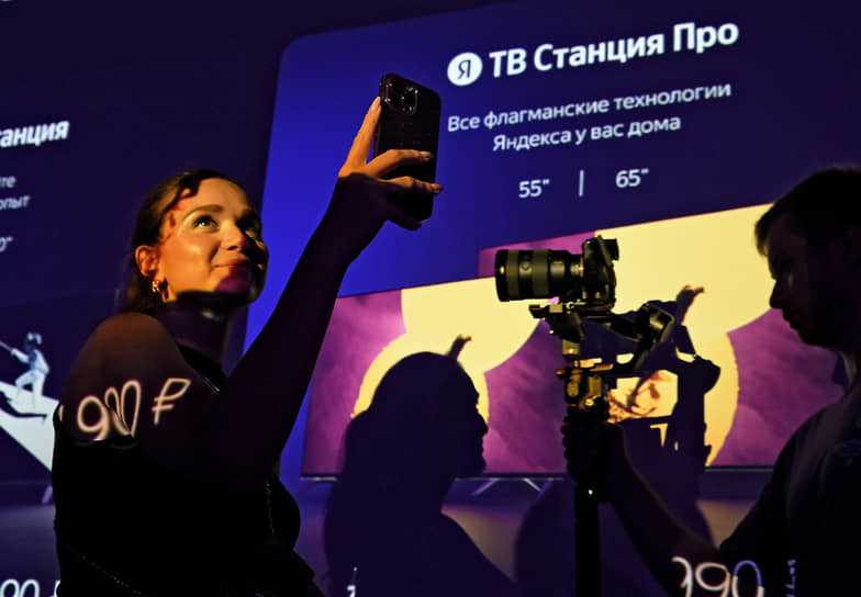 «ТВ Станция», которую «Яндекс» называет базовой моделью новой линейки, представлена моделями с диагональю экрана 43 и 50 дюймов, «ТВ Станция Про» — 55 и 65 дюймов