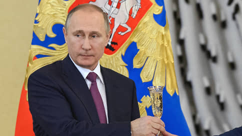 Путин поручил продлить повышенный налоговый вычет для виноделов до 2026 года