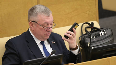 Член комитета Госдумы по обороне Гурулев попал в ДТП в центре Москвы