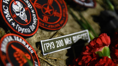 У бывшего офиса ЧВК Вагнер Центра появился стихийный мемориал