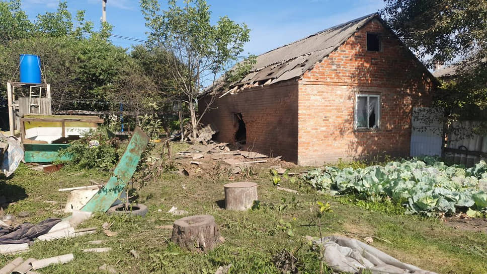 Последствия удара в поселке Уразово