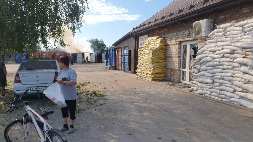 Последствия удара в поселке Уразово