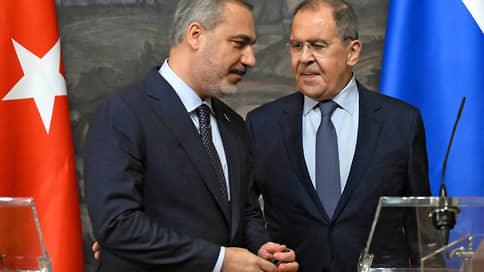 Лавров обсудил альтернативу зерновой сделке с главой МИД Турции Фиданом в Москве