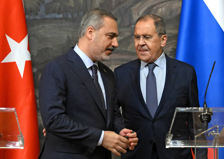 Хакан Фидан (слева) и Сергей Лавров на пресс-конференции по итогам переговоров