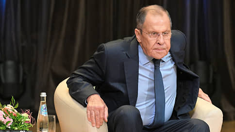 Лавров вслед за Путиным предложил Украине отменить указ о запрете переговоров с РФ // Лавров предложил Украине отменить указ о запрете переговоров