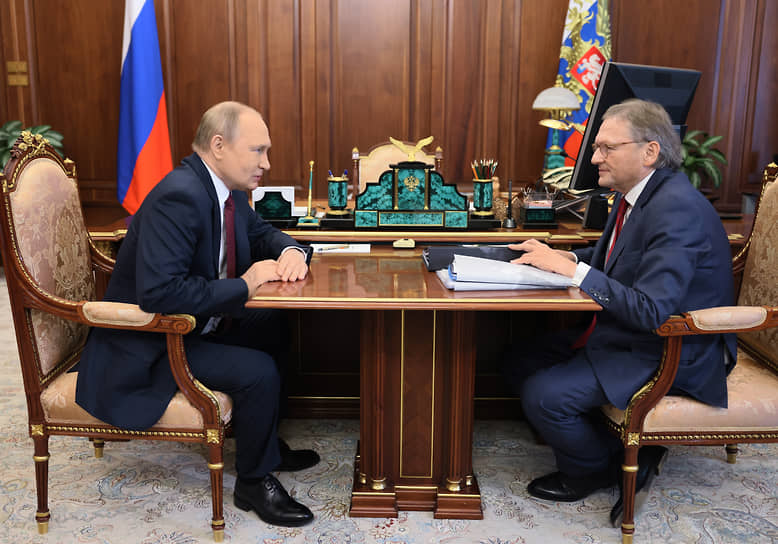 Президент России Владимир Путин и бизнес-омбудсмен Борис Титов