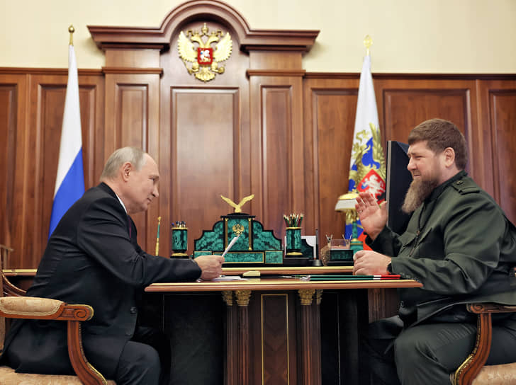 Владимир Путин (слева) и Рамзан Кадыров во время встречи