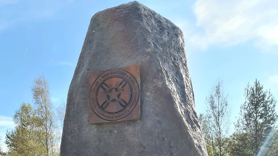 На месте крушения самолета с Пригожиным в Тверской области появился памятник