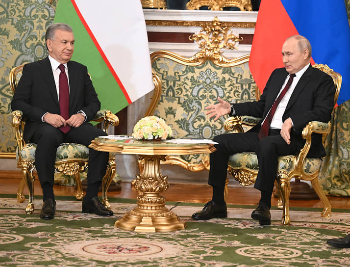 Шавкат Мирзиёев (слева) и Владимир Путин