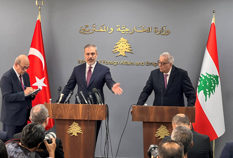 Министры иностранных дел Турции и Ливана Хакан Фидан (слева) и Абдалла Бу Хабиб