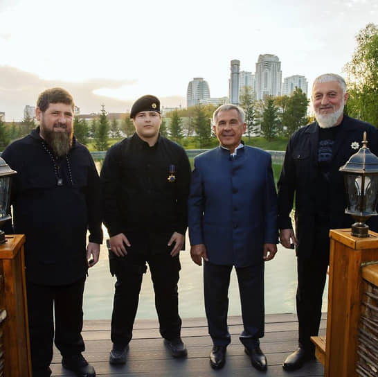 Слева направо: глава Чечни Рамзан Кадыров со своим сыном Адамом, глава Татарстана Рустам Минниханов и депутат Госдумы Адам Делимханов