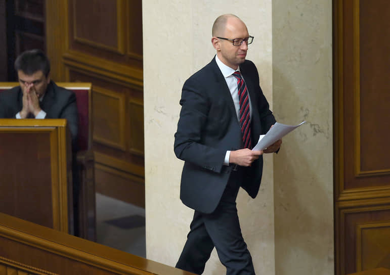 СКР заочно предъявил обвинение бывшему премьер-министру Украины Арсению Яценюку