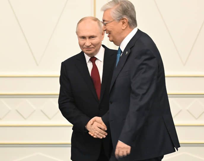 Владимир Путин (слева) и Касым-Жомарт Токаев