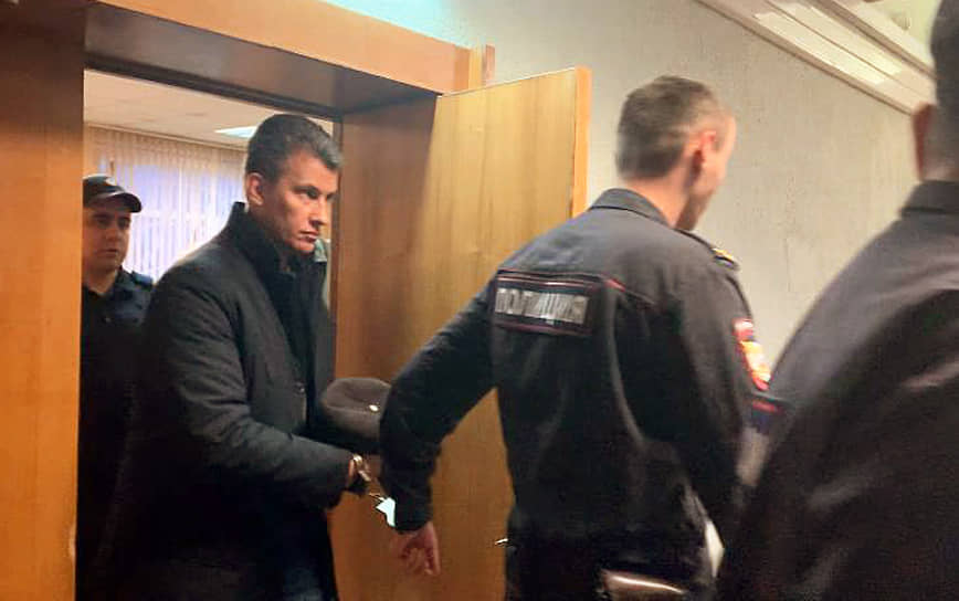 Начальник УМВД России по Выборгскому району Ленобласти Роман Ильин (слева) в суде