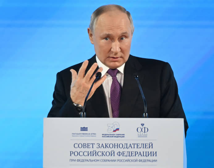 Владимир Путин на заседании Совета законодателей