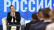 Медведев: с начала года контракт с Минобороны заключили полмиллиона человек