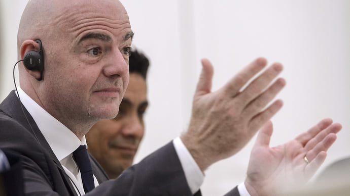Глава FIFA выступил за дисквалификацию команд за расизм их болельщиков