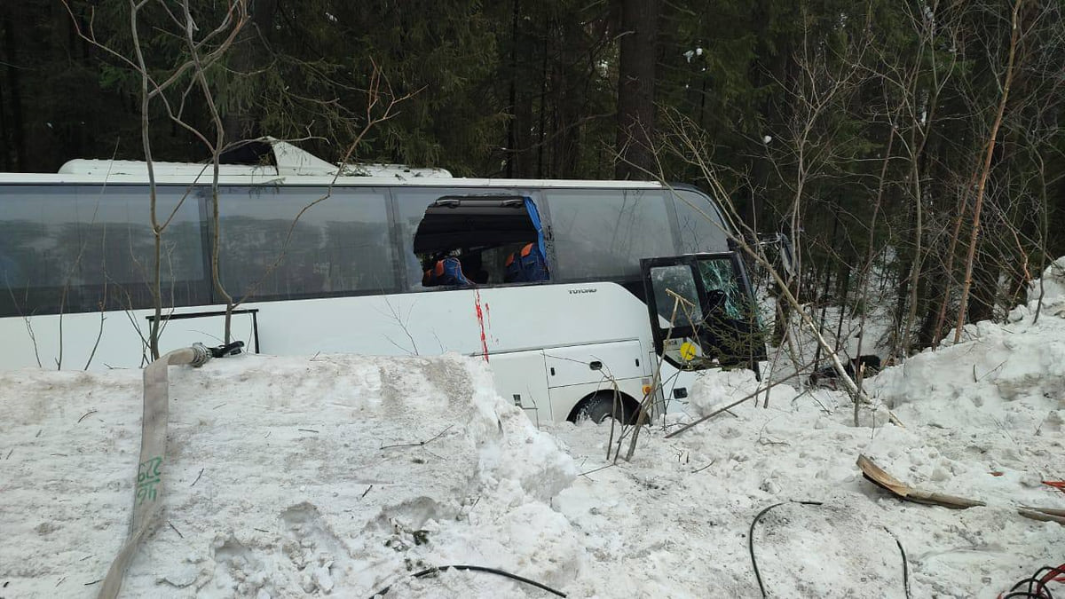 На Урале в ДТП с автобусом с детской хоккейной командой погибли четыре  человека – Коммерсантъ