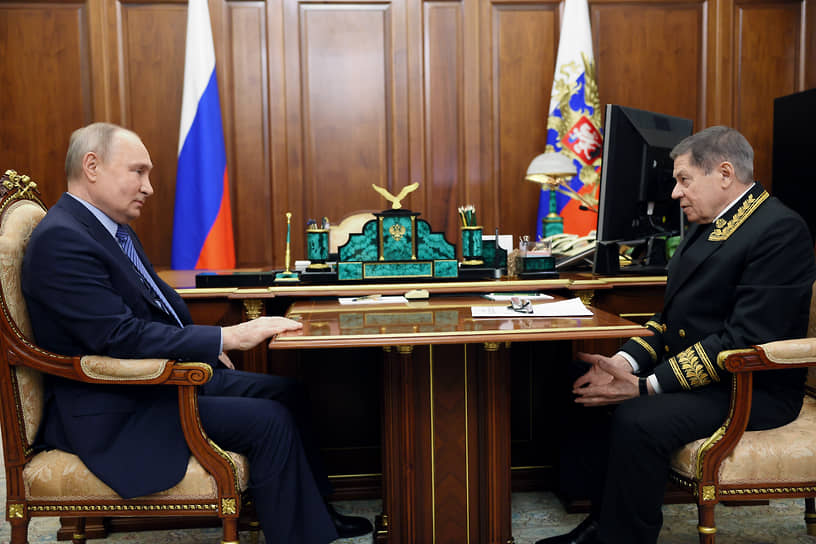 Владимир Путин (слева) и Вячеслав Лебедев во время встречи