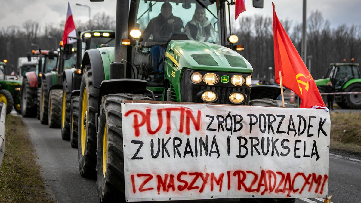 На протест польских фермеров принесли пророссийский плакат – Коммерсантъ