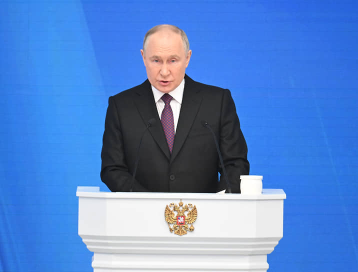 Владимир Путин во время оглашения послания Федеральному собранию