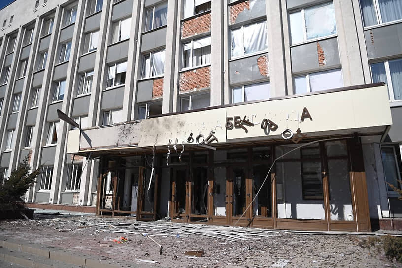 Последствия атаки БПЛА по зданию администрации Белгорода