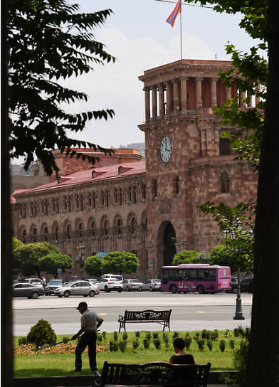 Здание правительства Армении на площади Республики