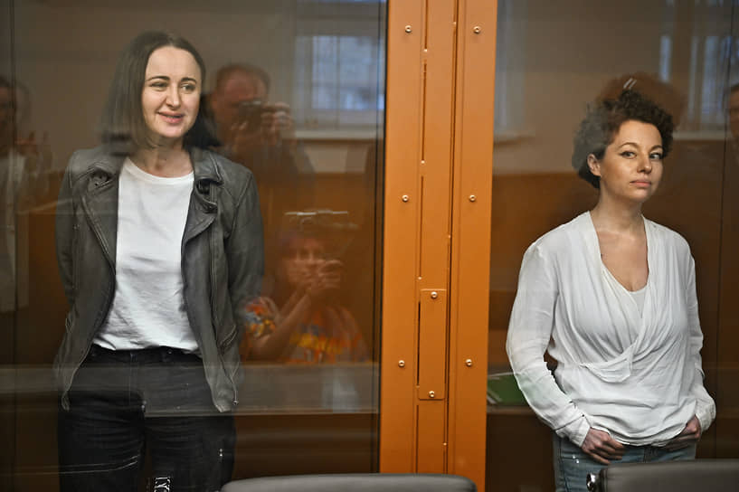 Светлана Петрийчук (слева) и Евгения Беркович в зале суда