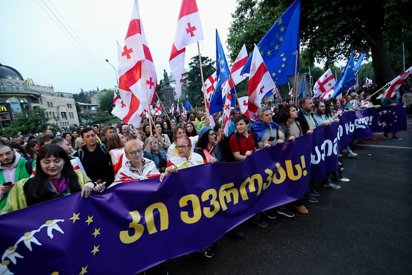 Марш против законопроекта об иноагентах в центре Тбилиси