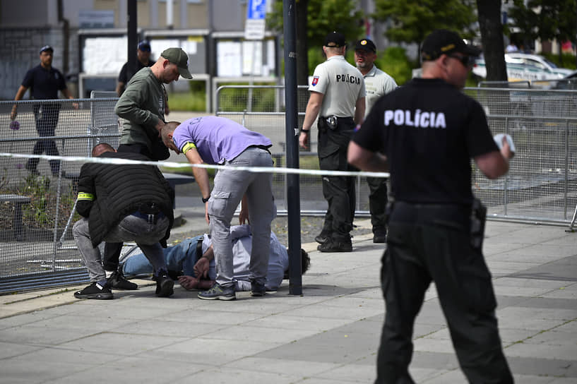 Полиция арестовывет стрелявшего в премьера Словакии Роберта Фицо