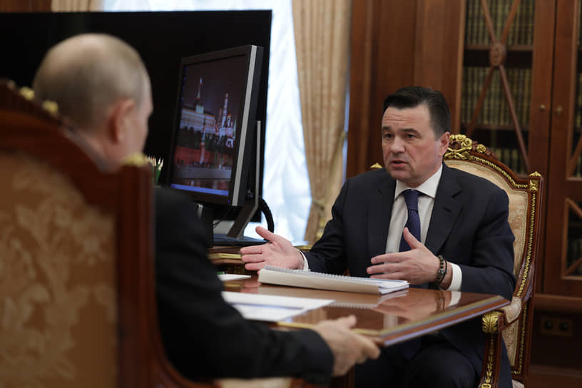 Владимир Путин (слева) во время встречи с Андреем Воробьевым