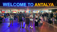В аэропорту Антальи массово задерживают рейсы