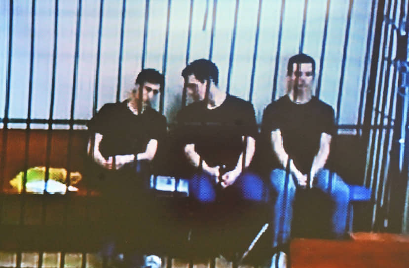 Братья Тимофей, Алексей и Иоанн Ащеуловы в зале суда