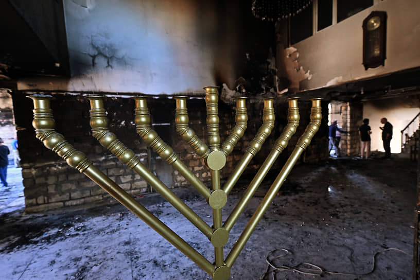 Пострадавшая от пожара часть здания синагоги