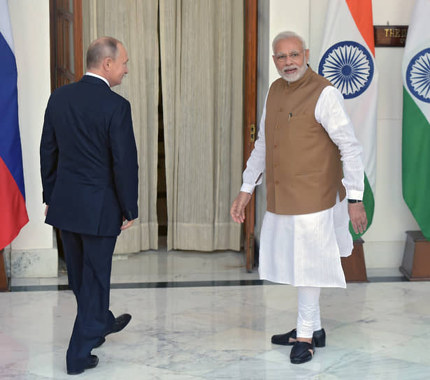 Владимир Путин (слева) и Нарендра Моди в 2018 году