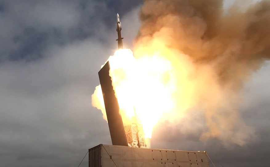 Запуск ракеты SM-6