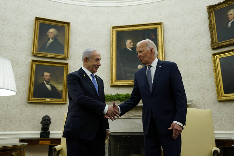 Президент США Джо Байден (справа) и премьер-министр Израиля Биньямин Нетаньяху