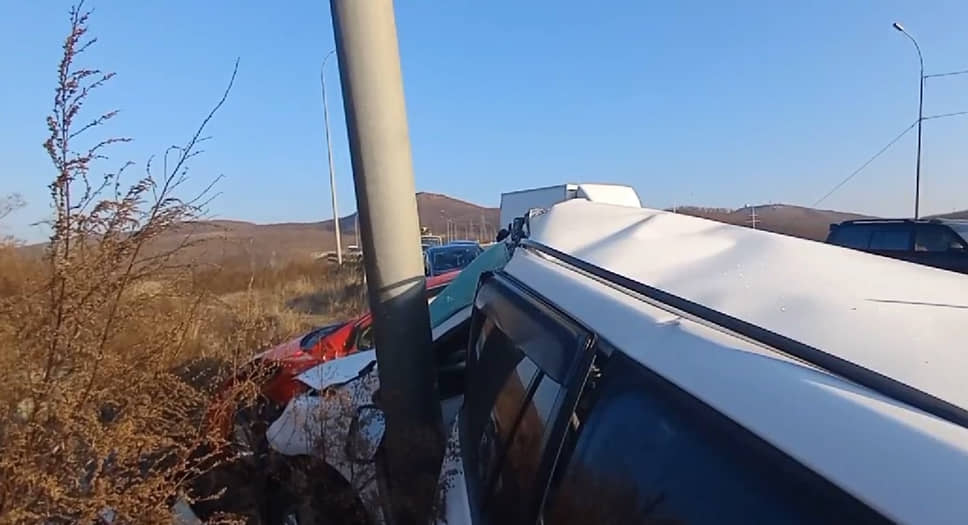 ДТП с участием 11 транспортных средств во Владивостоке