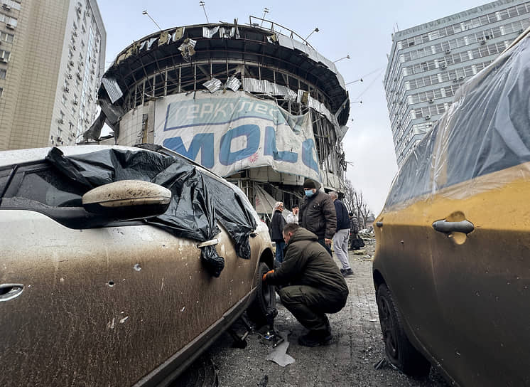 Последствия обстрела у супермаркета «Молоко» 