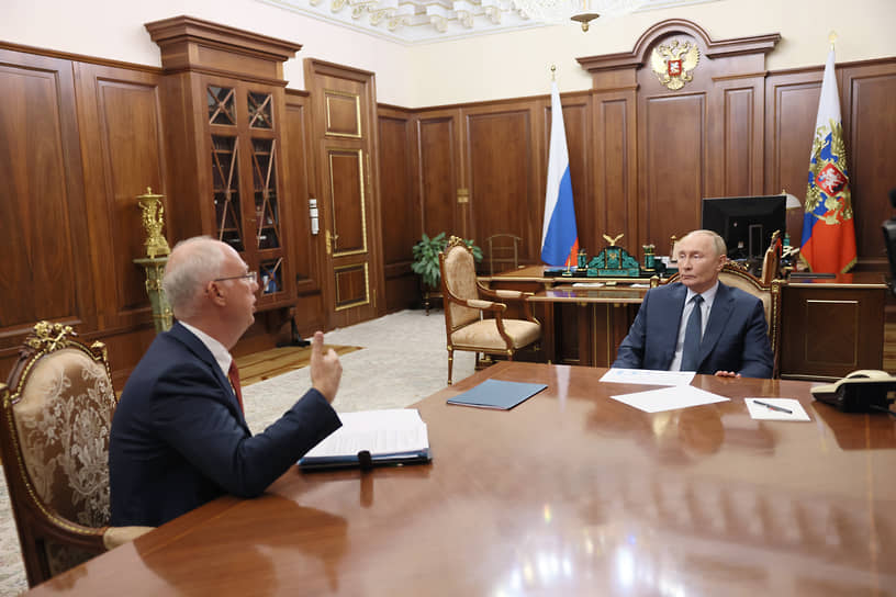Кирилл Дмитриев (слева) и Владимир Путин