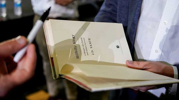 В Литве не показывают «Анору» и не продают книгу Джей Ди Вэнса