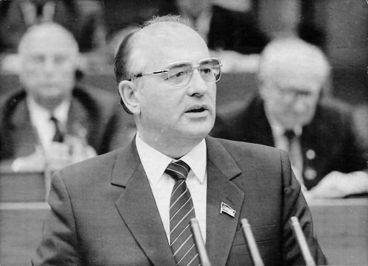 Генеральный секретарь ЦК КПСС Михаил Горбачев в 1986 году