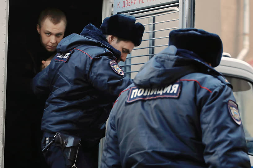 Никита Журавель (слева)