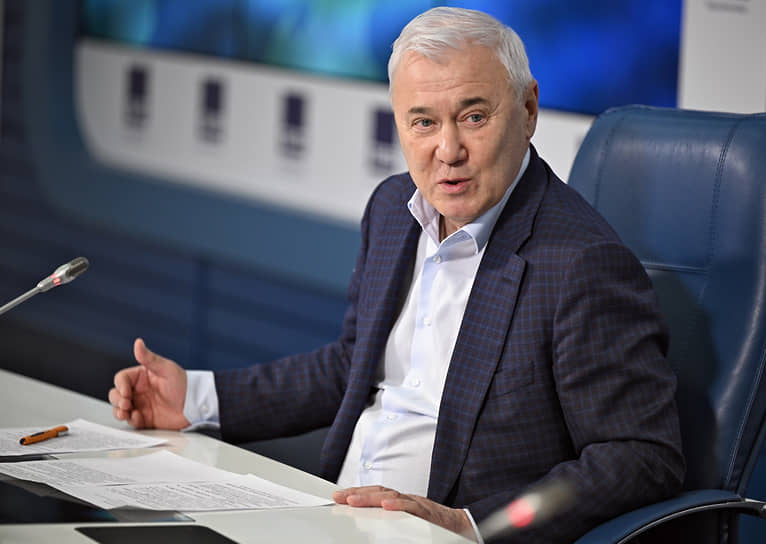 Анатолий Аксаков